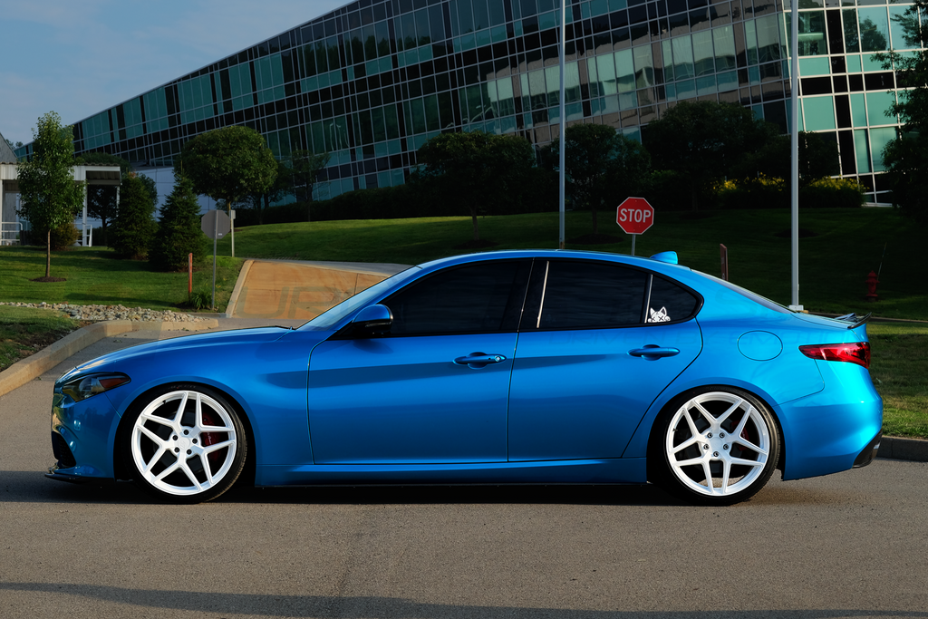 CARBON FIBER "FLAT STYLE" SIDE SKIRT EXTENSION (ALFA ROMEO GIULIA 2.0L)